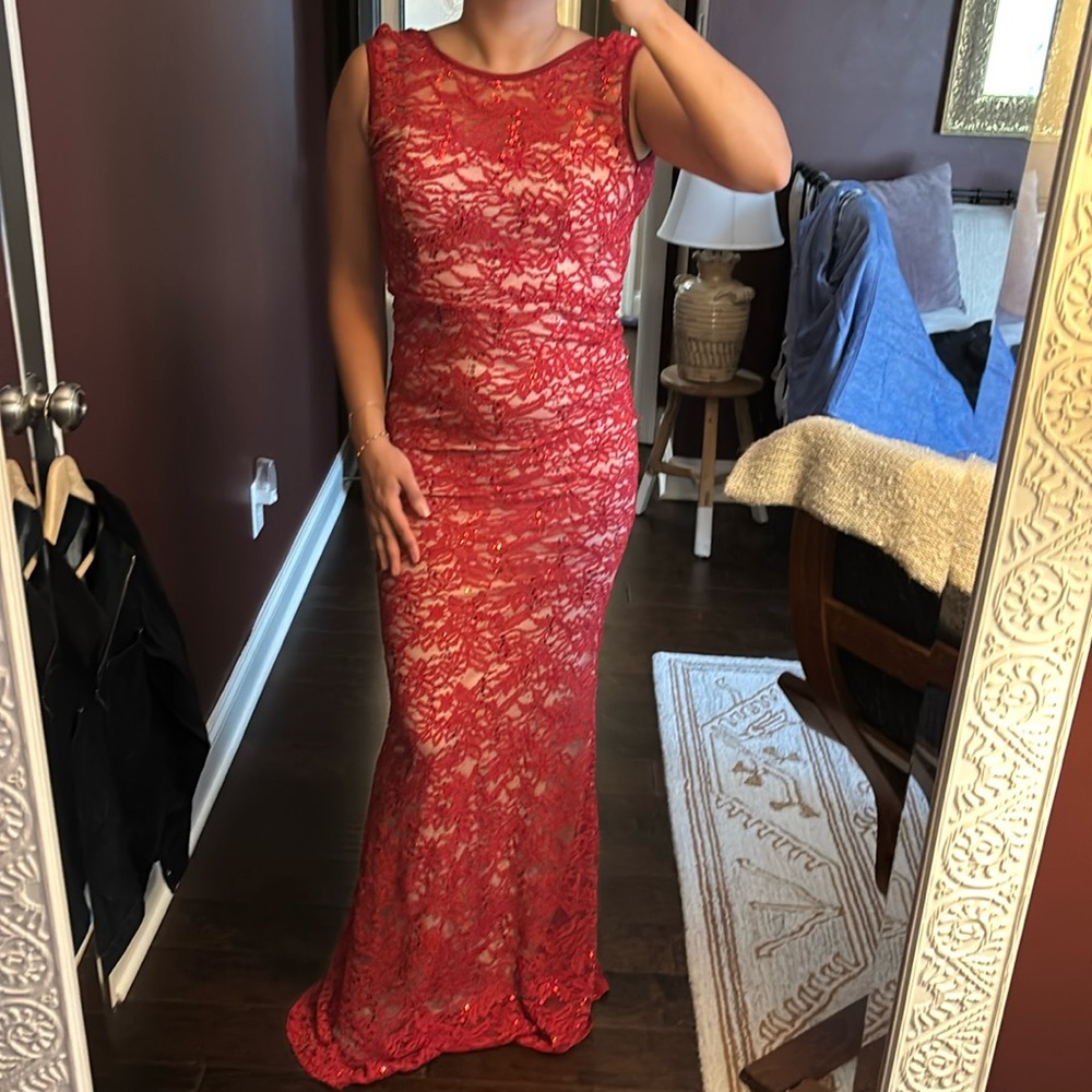 ❤️LEYVA Red Lace and Sequin Formal Dress